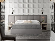 Load image into Gallery viewer, Connery Queen Bed with Panels
